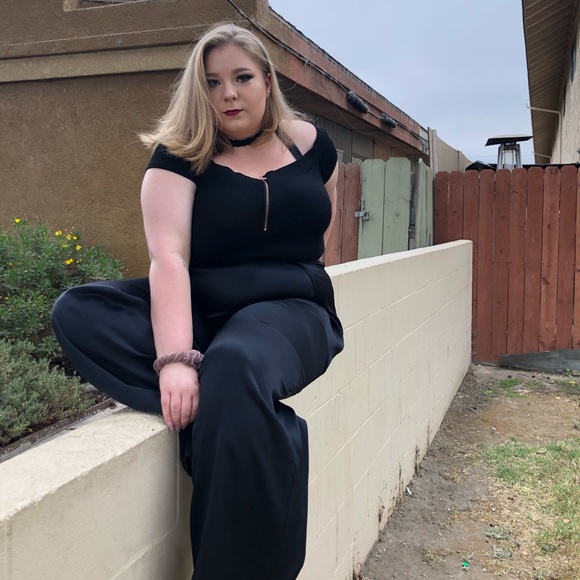 Meet your Posher, Alyssa - Picture 2 of 3